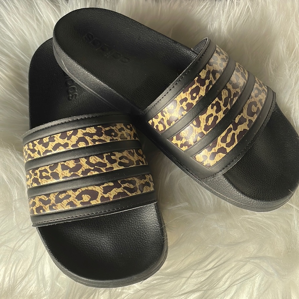 ADIDAS ADILETTE SHOWER SLIDES